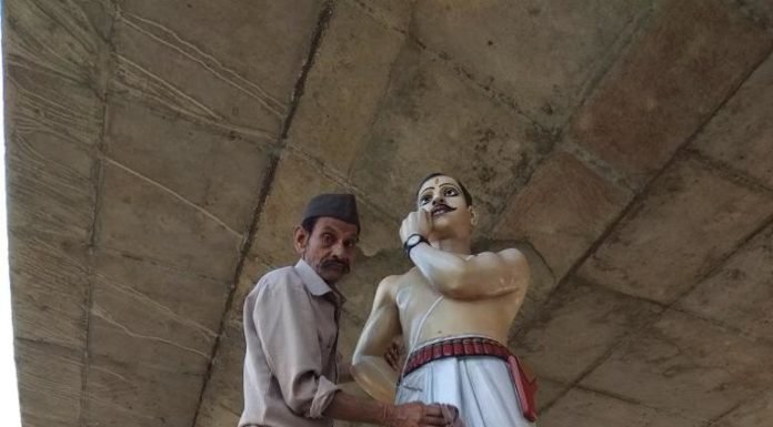 प्रतिमाओं के प्रहरी- निन्ही पांडेय