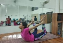 धनुरासन (Bow Shape)